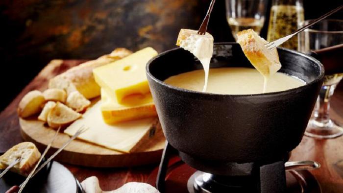 15 блюд и продуктов, которые лучше не заказывать на первом свидании