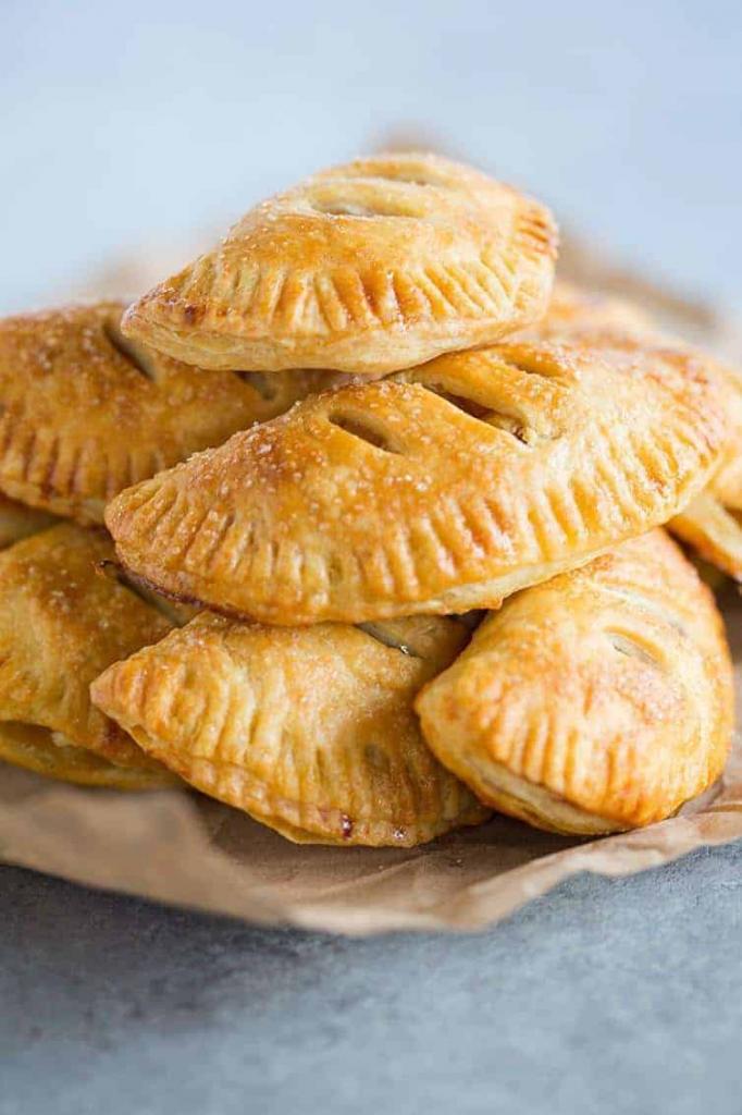 слойки с яблоками