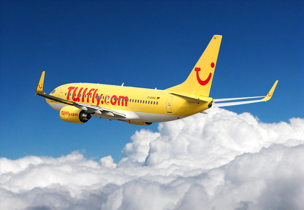 самолет авиакомпании tui