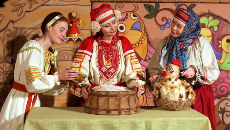 Про Курочку Рябу, яйцо золотое, да счастье простое