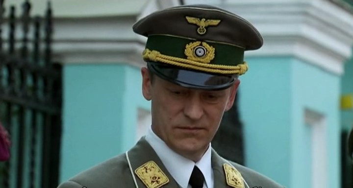 "По лезвию бритвы"