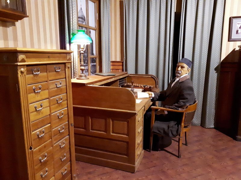 Эйнем за работой