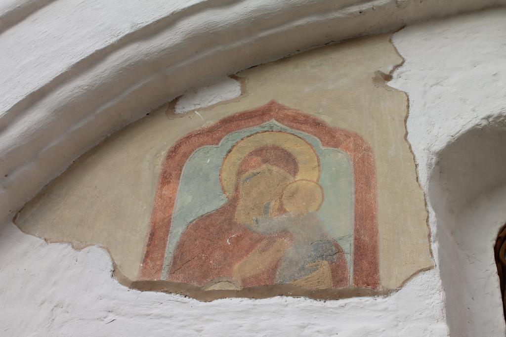 Фреска, изображающая Богоматерь