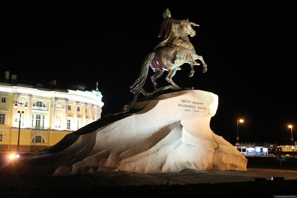 Медный всадник в темноте