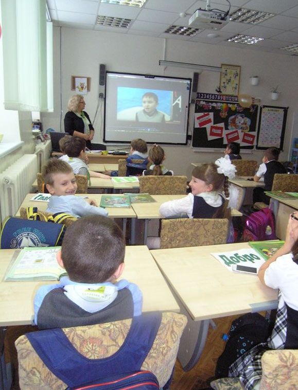 Мультфильмы смотрят и за школьной партой