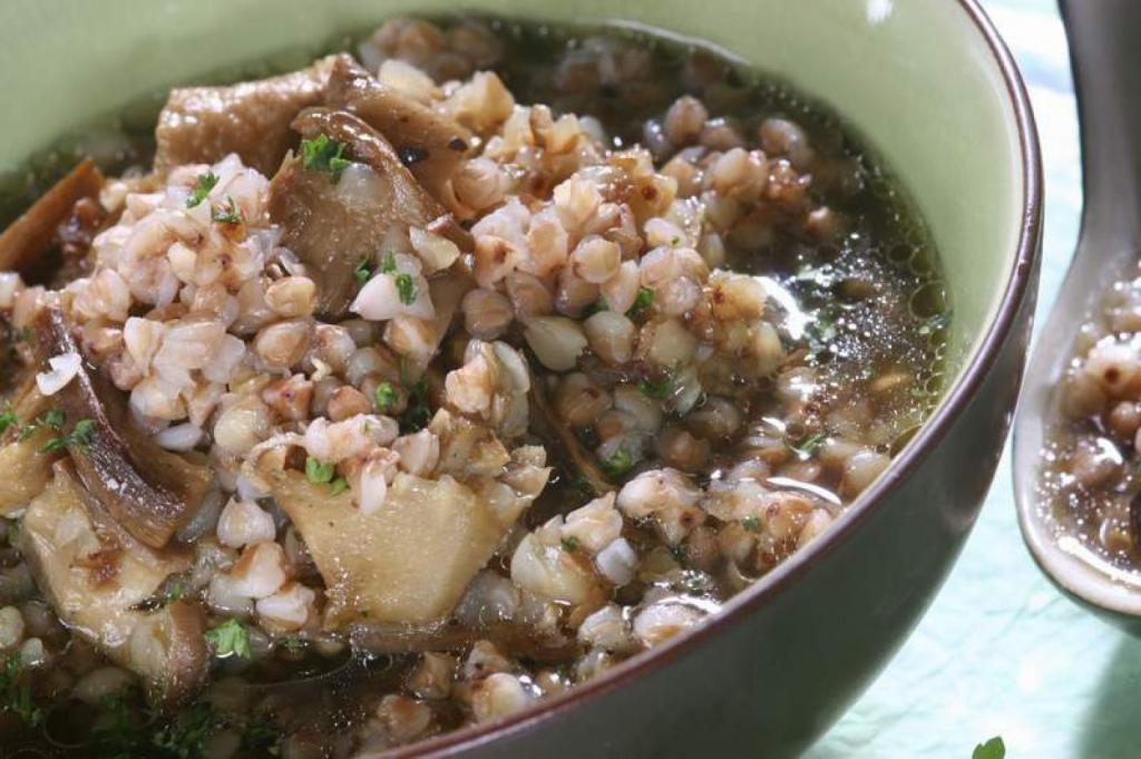 куриные желудки с гречкой в горшочках