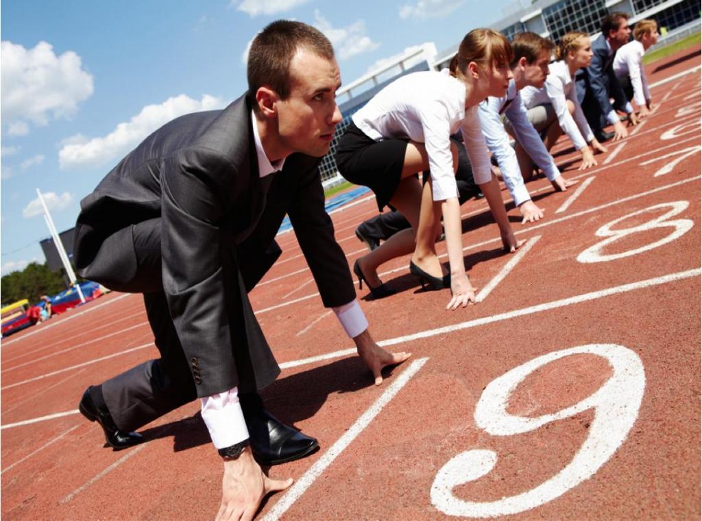 Офисные работники на старте